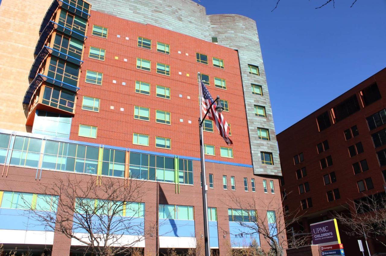 Steps Away From Hospital - 2 Queen Bed - City View Pittsburgh Exteriör bild